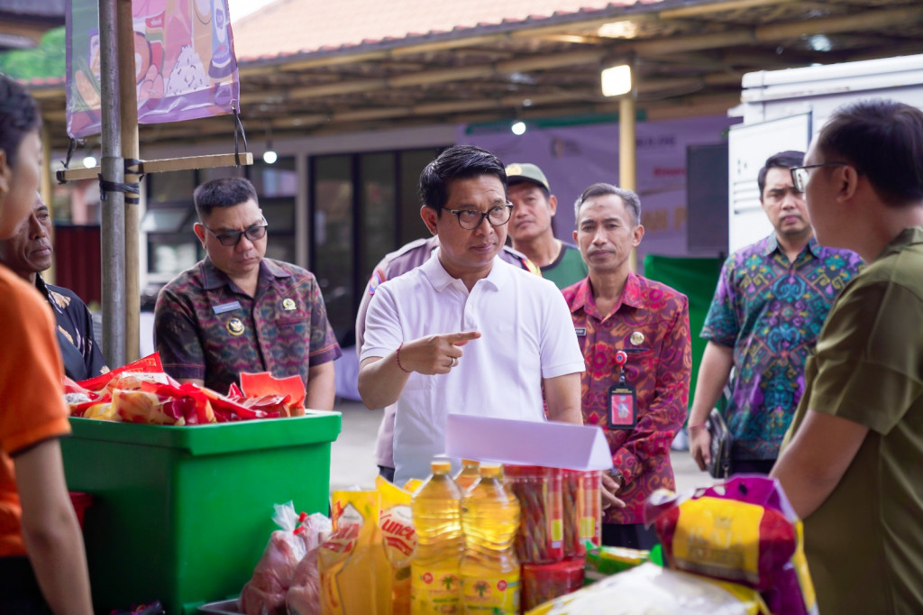 Sekda Badung Hadiri Gerakan Pangan Murah di Desa Bongkasa Pertiwi